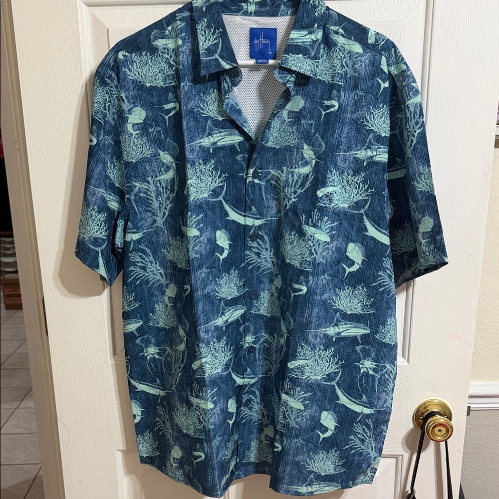 **SOLD** Like New Sz L Guy Harvey Shirt